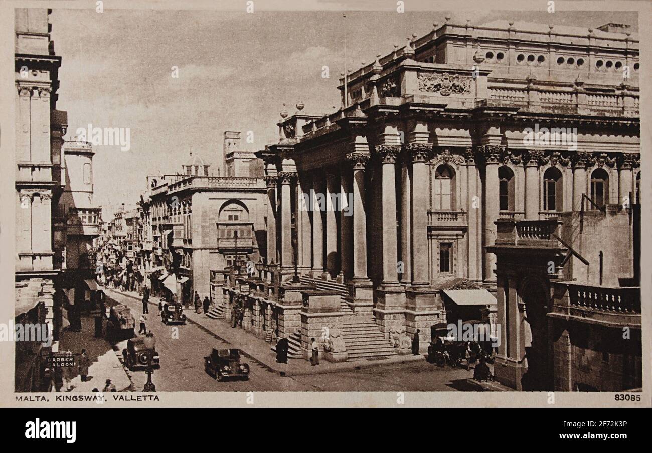 Postkarte um 1935, zeigt Maltas Royal Opera House in Kingsway, Valletta (heute Republic St), das im Zweiten Weltkrieg durch Luftangriffe zerstört wurde. Stockfoto