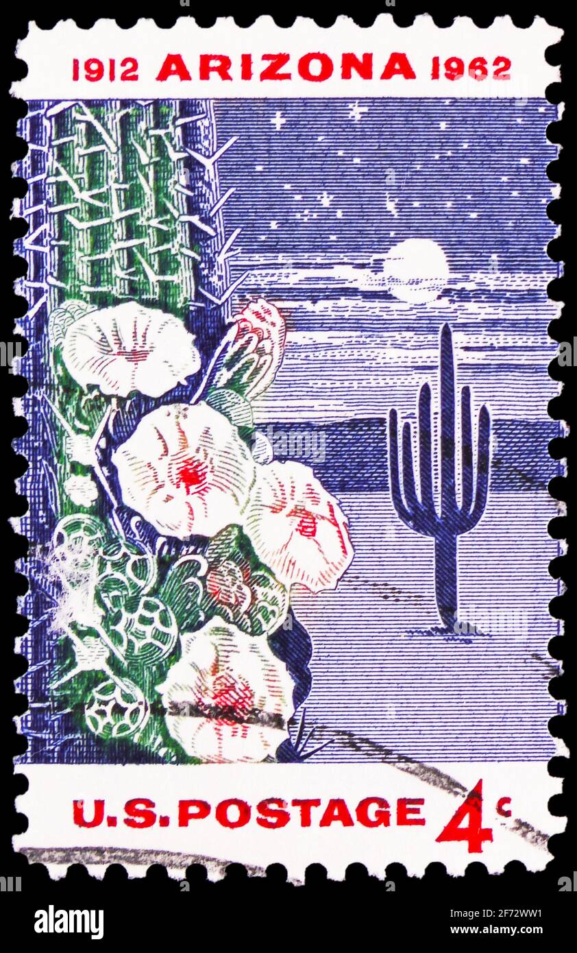 MOSKAU, RUSSLAND - 12. JANUAR 2021: Briefmarke gedruckt in den Vereinigten Staaten gewidmet 50 Jahren Arizona Staatlichkeit, Giant Saguaro Cactus, Serie, um 19 Stockfoto
