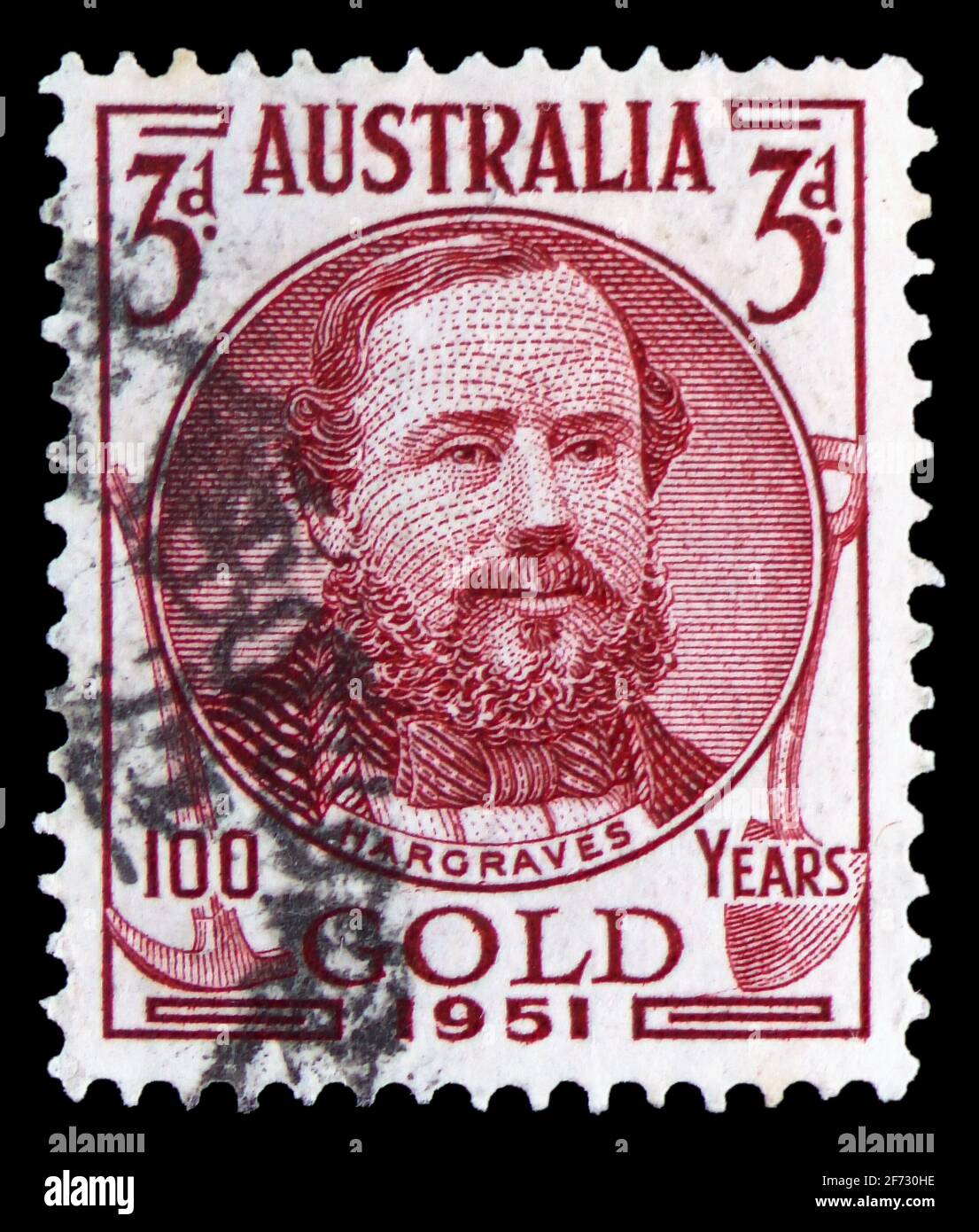 MOSKAU, RUSSLAND - 12. JANUAR 2021: Die in Australien gedruckte Briefmarke zeigt Edward Hammond Hargraves, 100 Jahre Goldentdeckung und verantwortlichen Vict Stockfoto