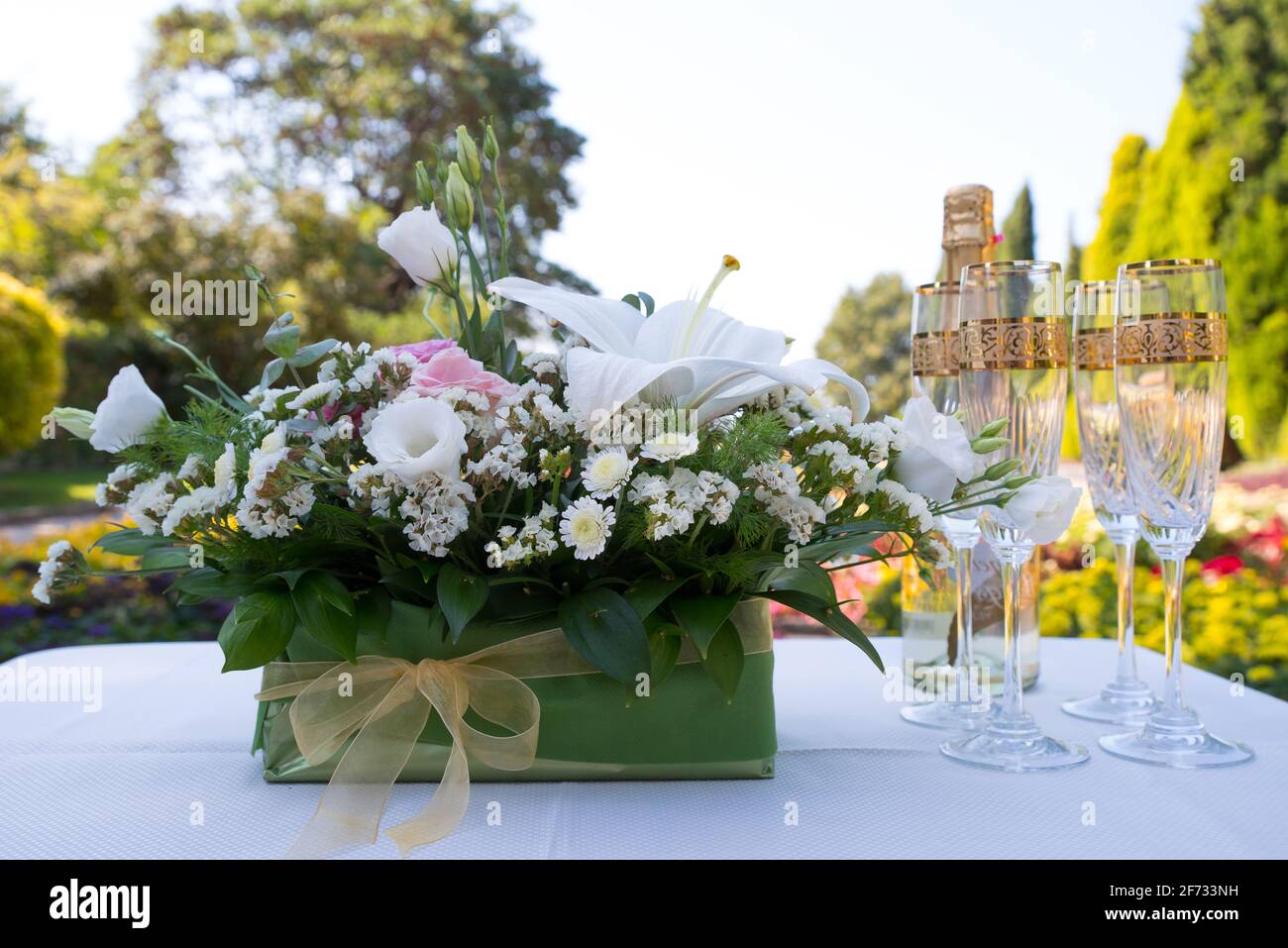 Festliches Abendessen im Freien Stockfoto