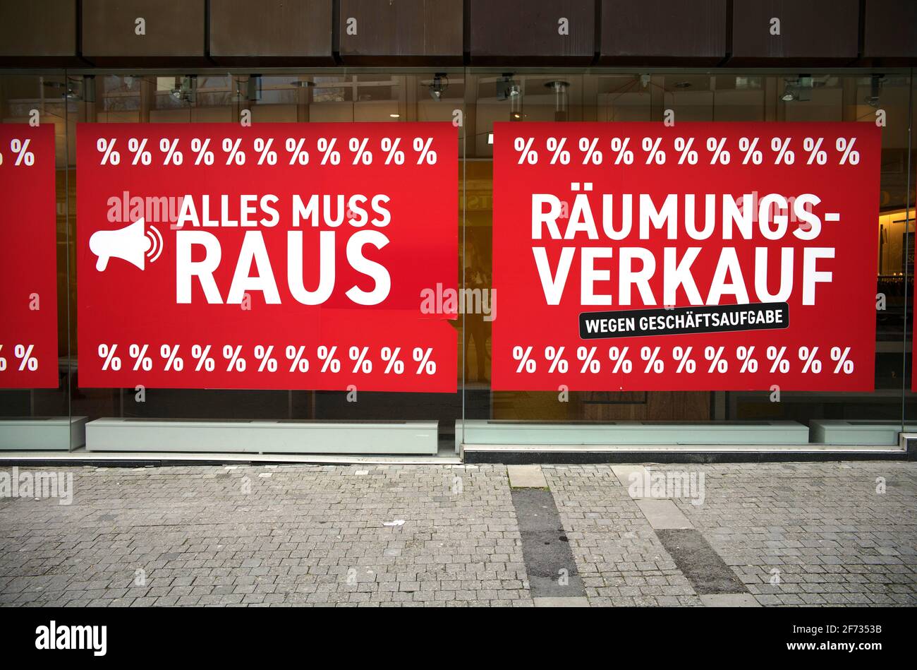 Freiverkauf wegen Geschäftsschluss, Rabattkampf im Schaufenster, VERKAUF, Preisvergünstigungen, Breitling Fashion Store, Stuttgart Stockfoto