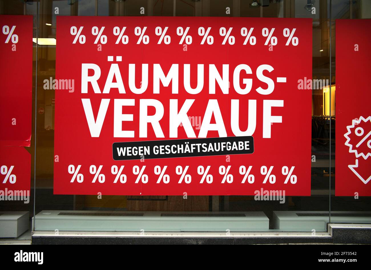 Freiverkauf wegen Geschäftsschluss, Rabattkampf im Schaufenster, VERKAUF, Preisvergünstigungen, Breitling Fashion Store, Stuttgart Stockfoto