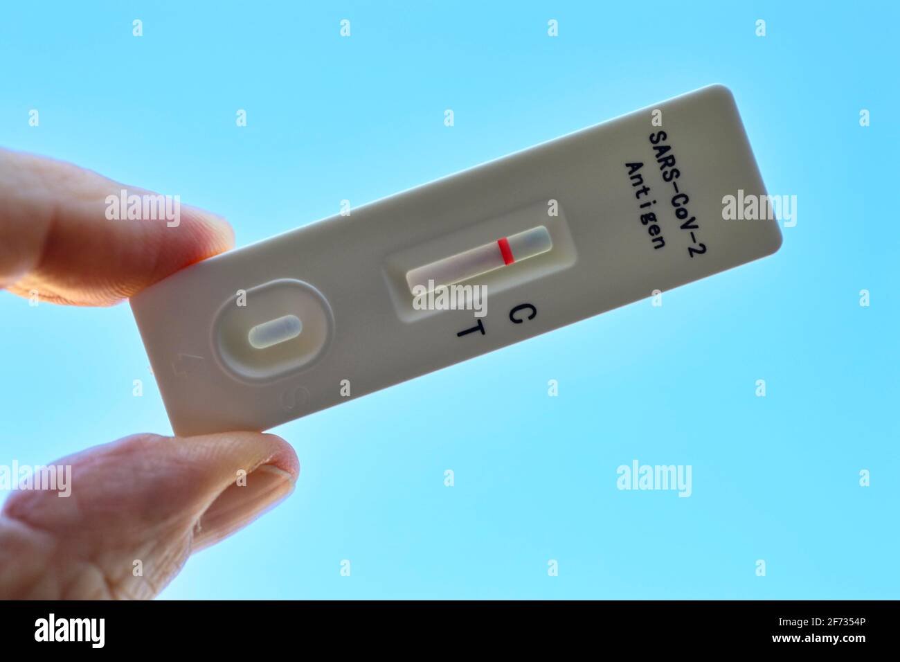 Negativer Antigenschnelltest, Testkassette, Corona Crisis, Deutschland Stockfoto