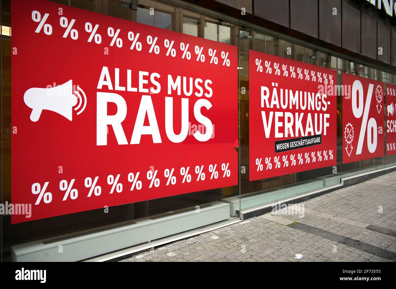 Freiverkauf wegen Geschäftsschluss, Rabattkampf im Schaufenster, VERKAUF, Preisvergünstigungen, Breitling Fashion Store, Stuttgart Stockfoto