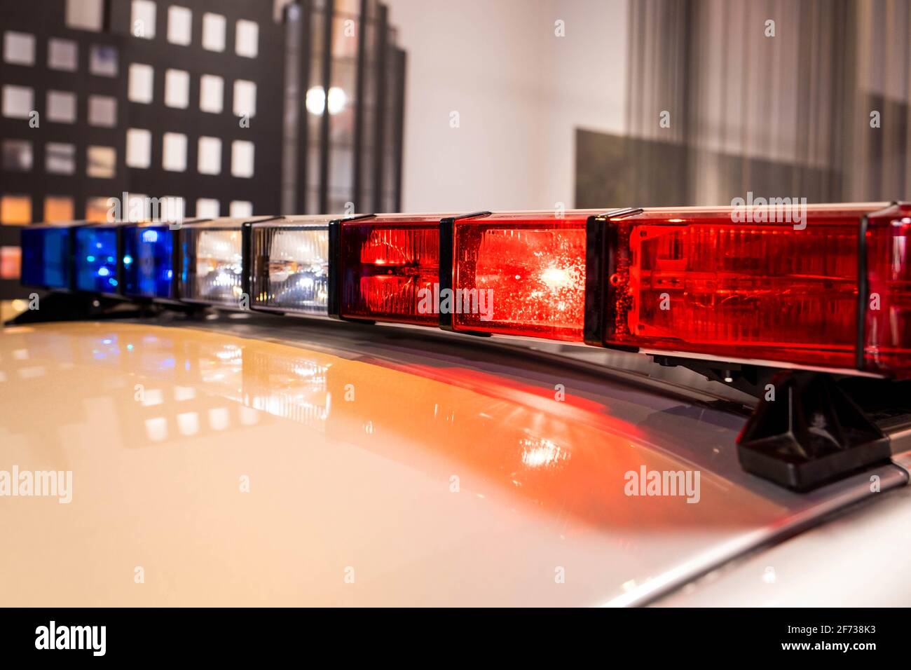 Alte Polizei Sirene und rote Lichter aus 50er und 60er Jahren  Stockfotografie - Alamy