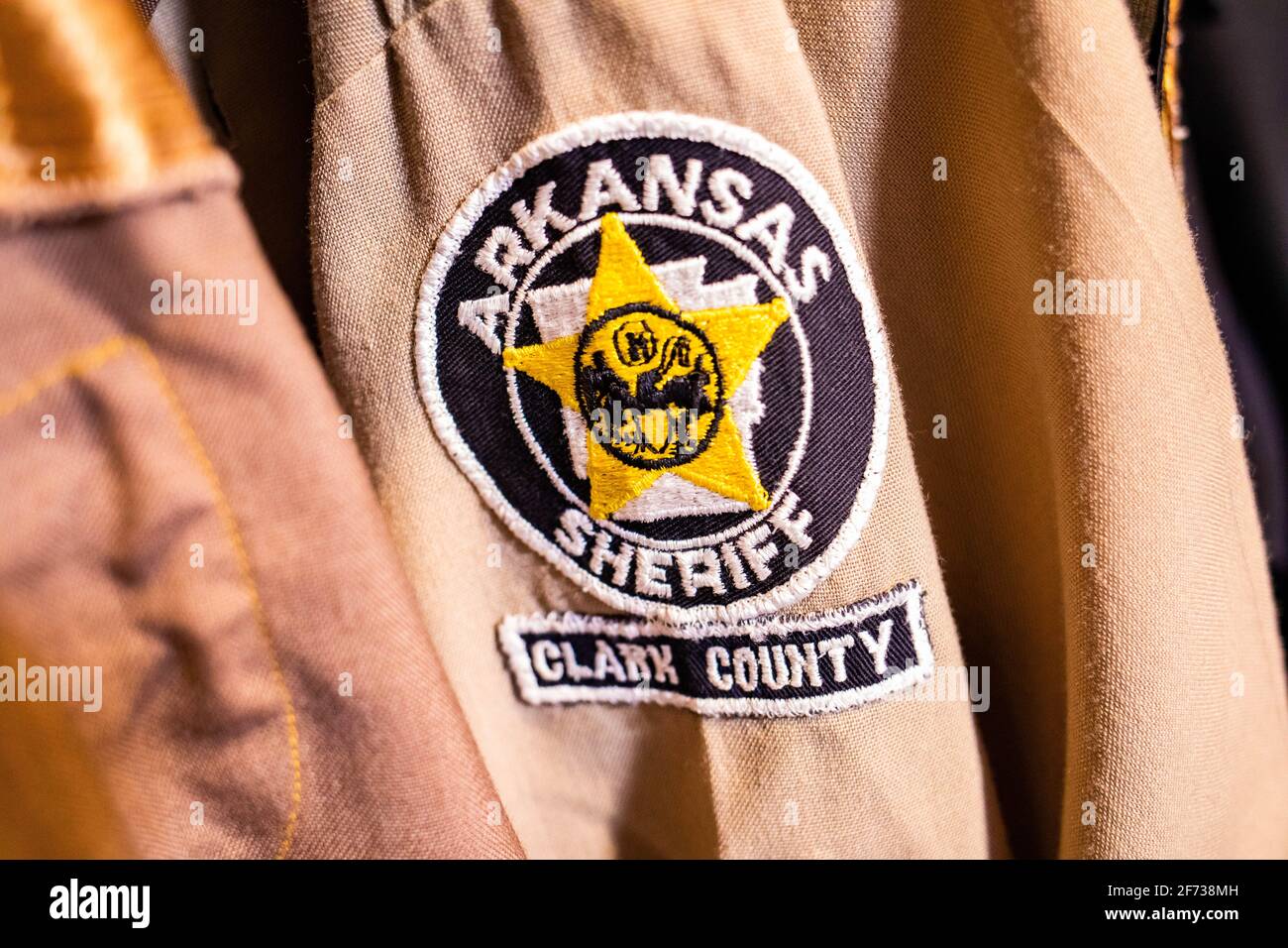 Arcansas Polizei Kleidung Batch-Logo auf Uniform Nahaufnahme Stockfoto