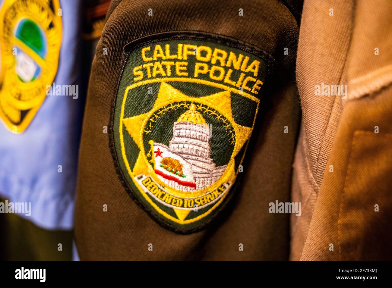 California Polizei Kleidung Batch-Logo auf Uniform Nahaufnahme Stockfoto