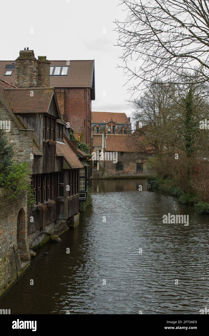 Brügge - Belgien - 28. März 2021: Brügge erscheint im neunten Jahrhundert als Hochburg der Grafschaft Flandern. Im Jahr 1134 hatte eine Flutwelle den Vorteil Stockfoto