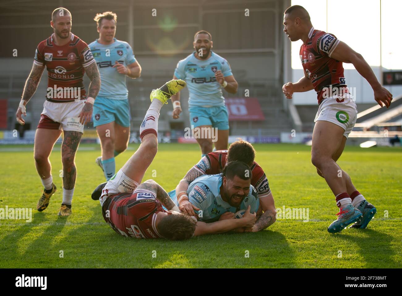 Wigan Warriors vs Wakefield Trinity David Fifita Goes von Wakefield Trinity Rüber, um einen Versuch zu erzielen Stockfoto