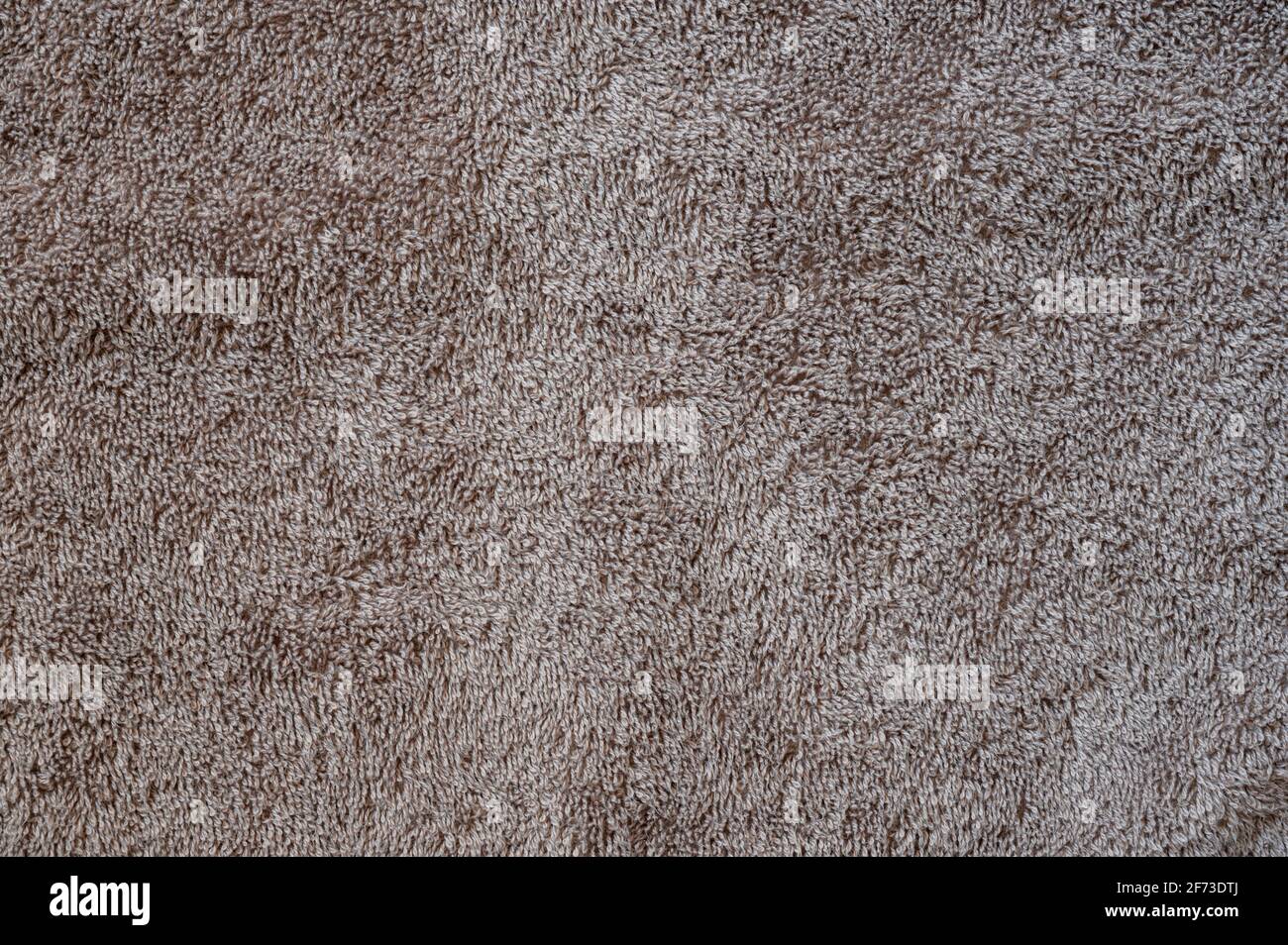 Textur eines graubraunen Handtuchs. Fabric-Hintergrund. Stockfoto