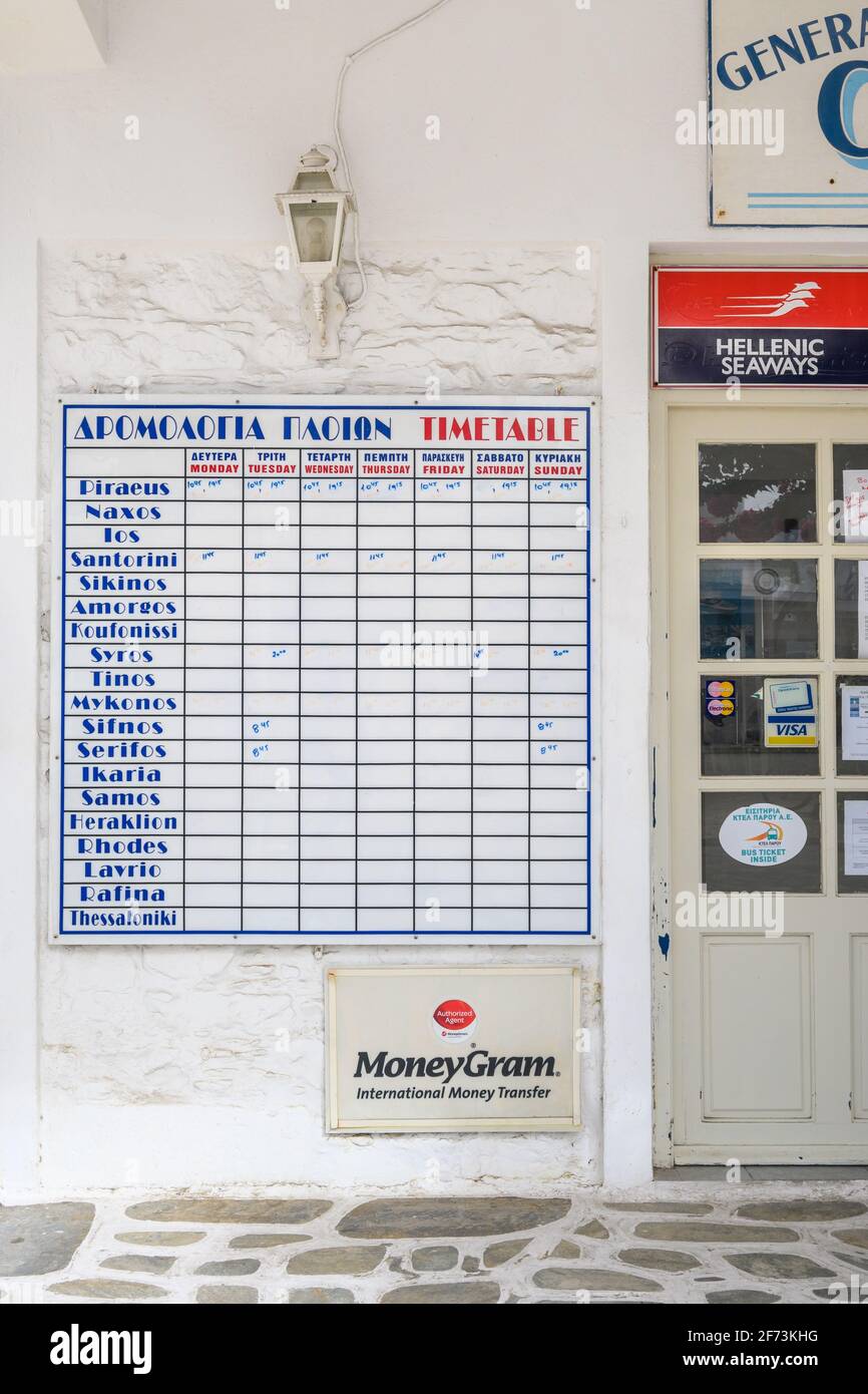 Antiparos, Griechenland - 28. September 2020: Fahrplan der Kreuzfahrten zur Insel Antiparos. Kykladen, Griechenland Stockfoto