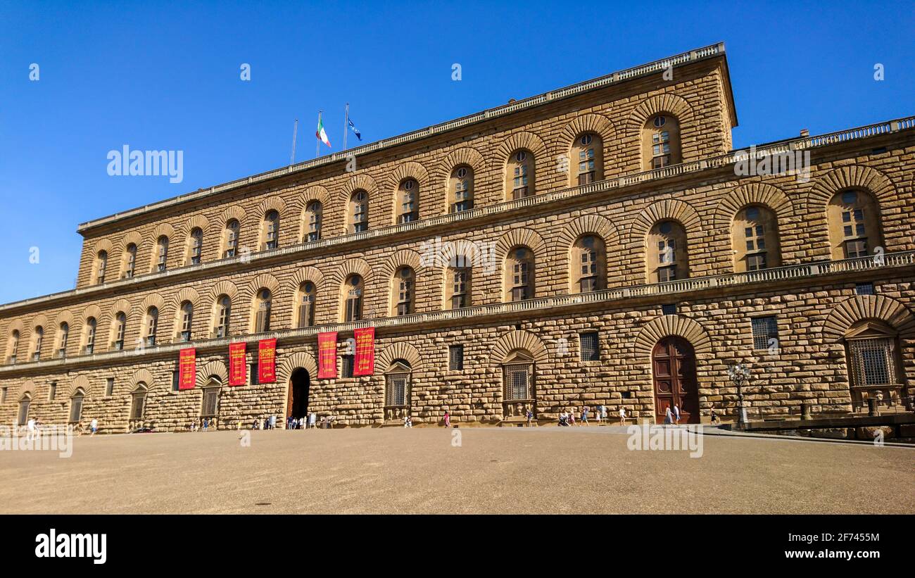 Florenz, Italien - 12. August 2019: Palazzo Pitti. Eingang zum königlichen Palast im Renaissance-Stil von der Piazza Pitti Stockfoto