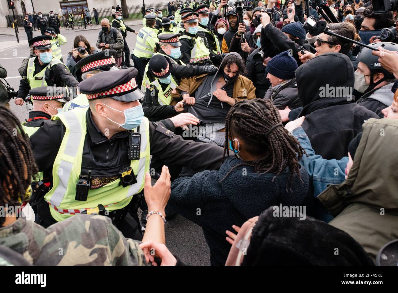 London, Großbritannien - 3. April 2021: „Kill the Bill“-Protest, Aussterbungsrebellion, Black Lives Matter, Antifa, die Straßen gegen neue Polizeirechnungen wieder aufleben lassen Stockfoto