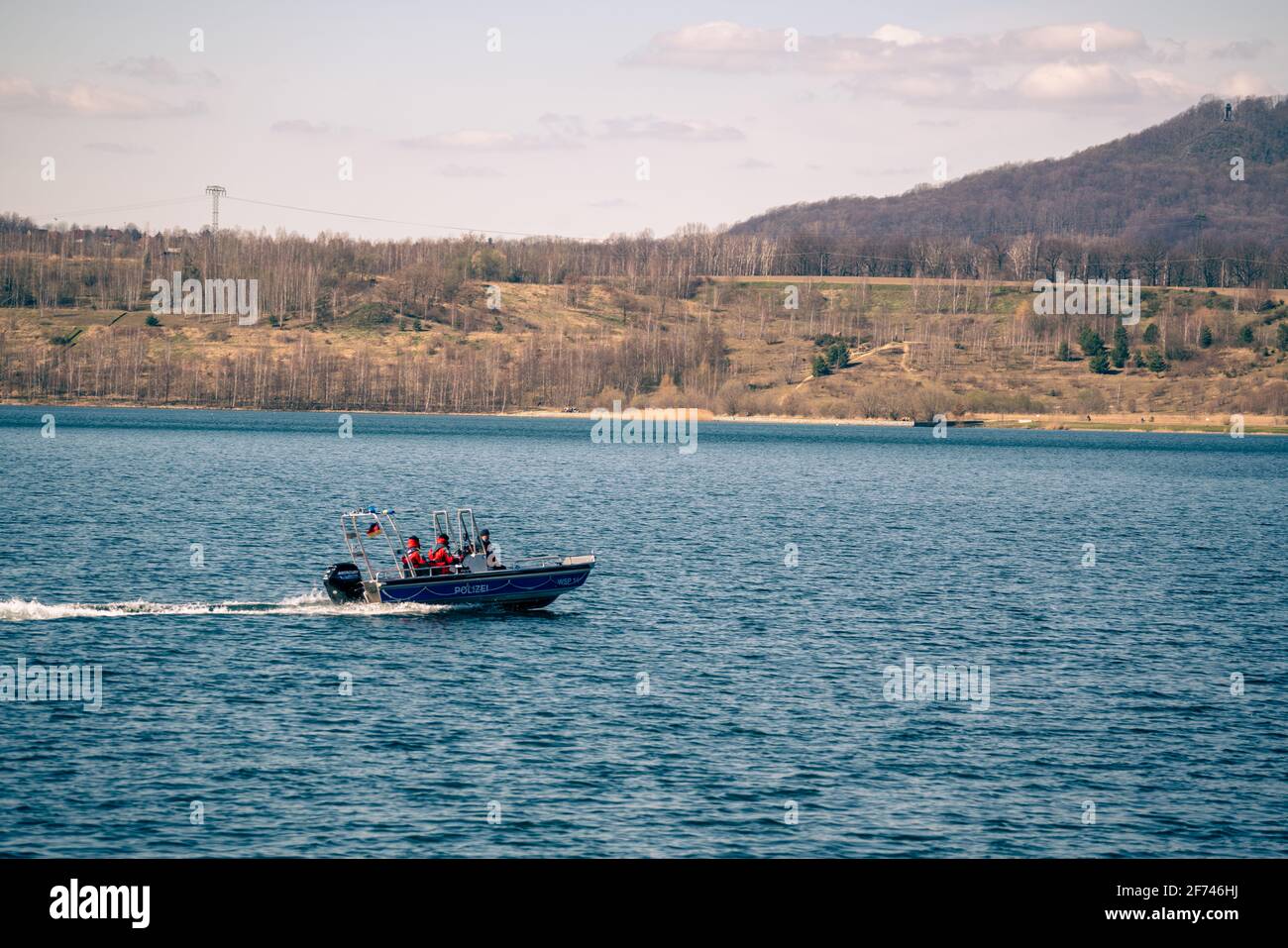 Das kleine Einsatzboot AL MRB 55 BK, Polizeiboot WSP 14 der Wasserschutzpolizei (WSP), Boot mit Trailern der Polizei Sachsen, 'RIESA' und 'D' am Heck, Stockfoto
