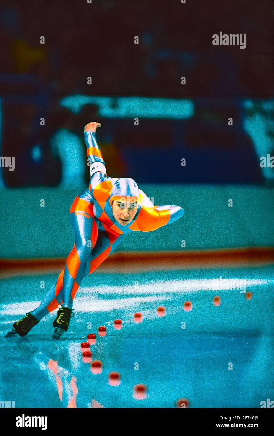 Katie Class (USA) im 1000m-Eisschnelllauf der Frauen Bei den Olympischen Winterspielen 1988 Stockfoto