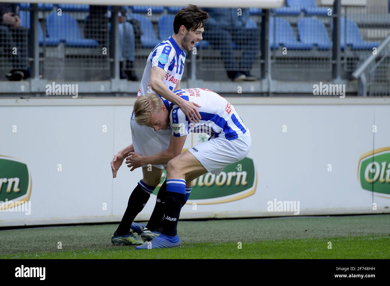 , - 4. APRIL: Feiern Sie Mitchell van Bergen vom SC Heerenveen, Jan Paul van Hecke vom SC Heerenveen während des Spiels zwischen und AT am 4. April 2021 Stockfoto
