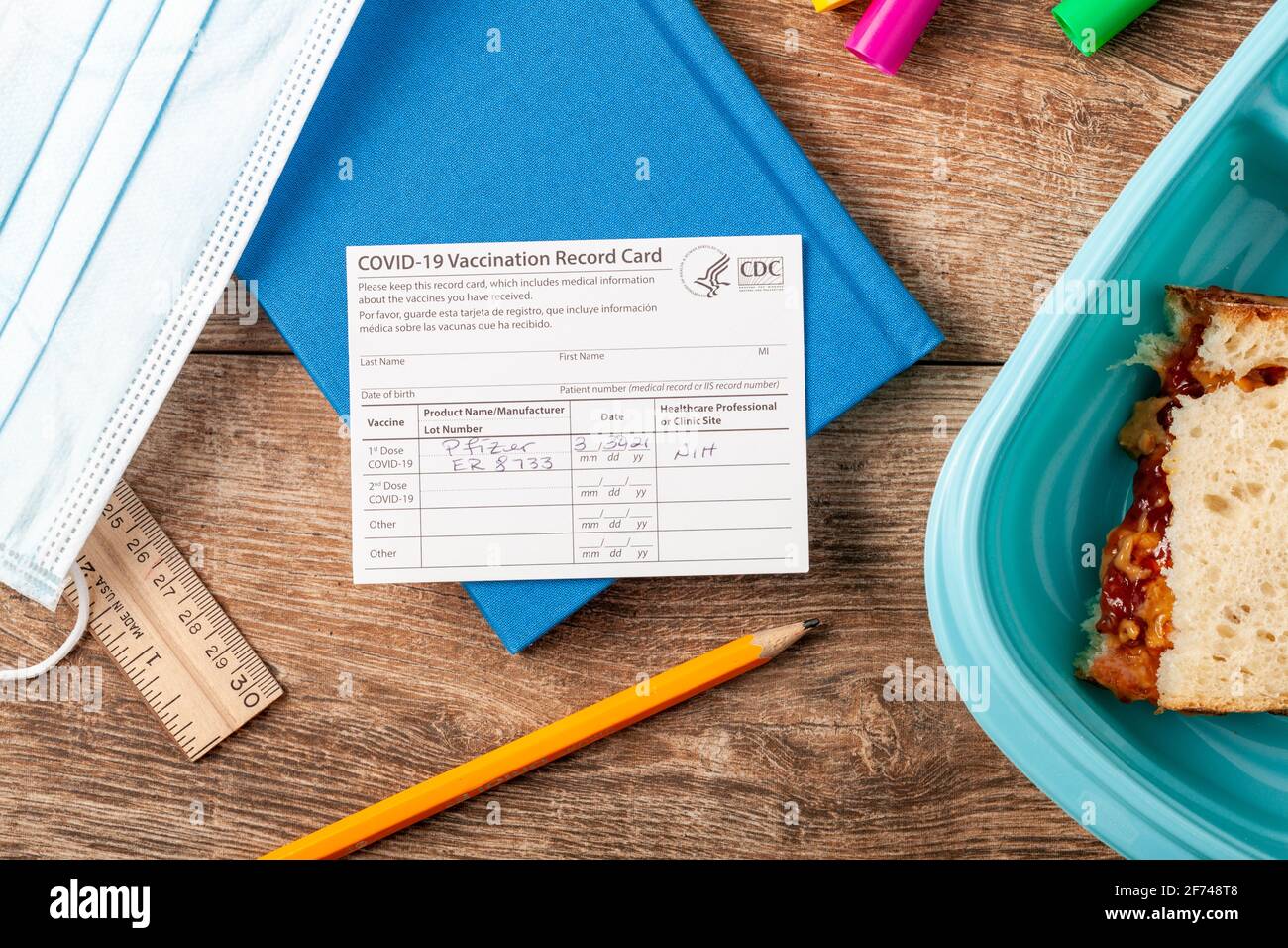 04-02-2021 Clarksburg, MD, USA: Es wird erwartet, dass Kinder vor Beginn des Schuljahres Impfstoffe erhalten. Konzeptbild mit einer Vaccina Stockfoto