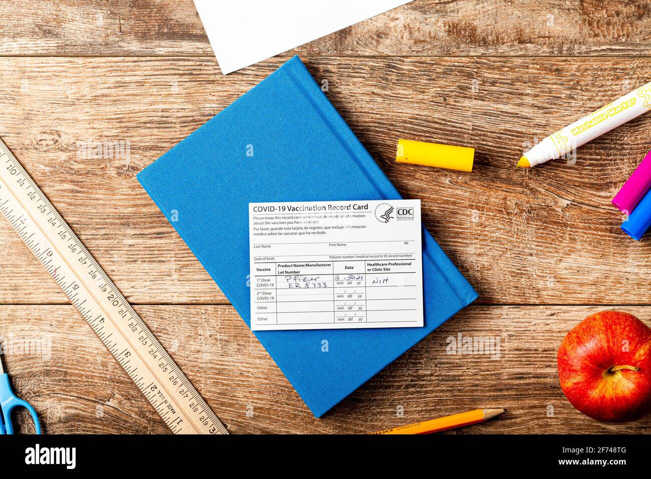 04-02-2021 Clarksburg, MD, USA: Es wird erwartet, dass Kinder vor Beginn des Schuljahres Impfstoffe erhalten. Konzeptbild mit einer Vaccina Stockfoto