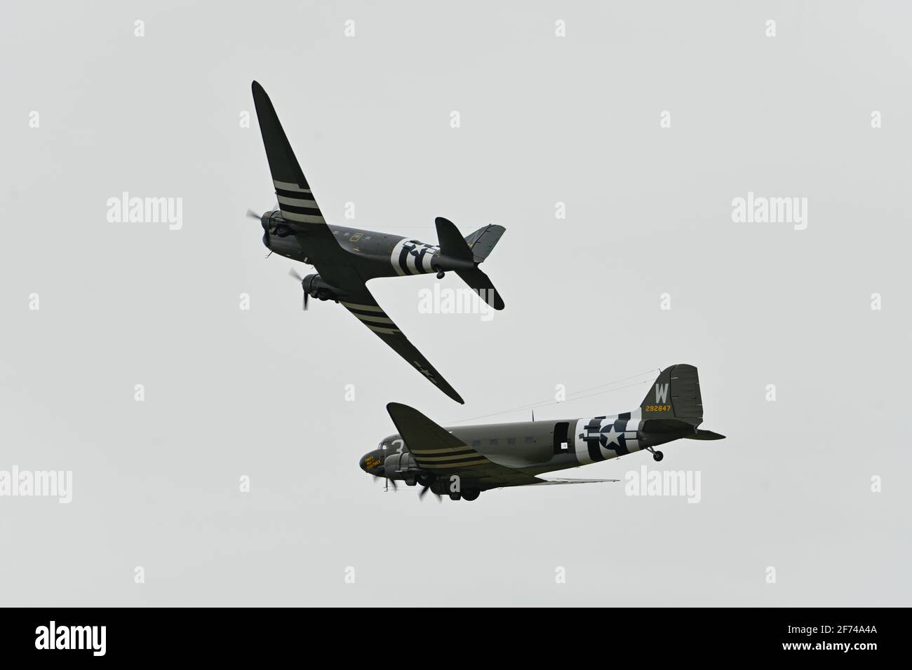 D-Day über Duxford Dakotas Stockfoto