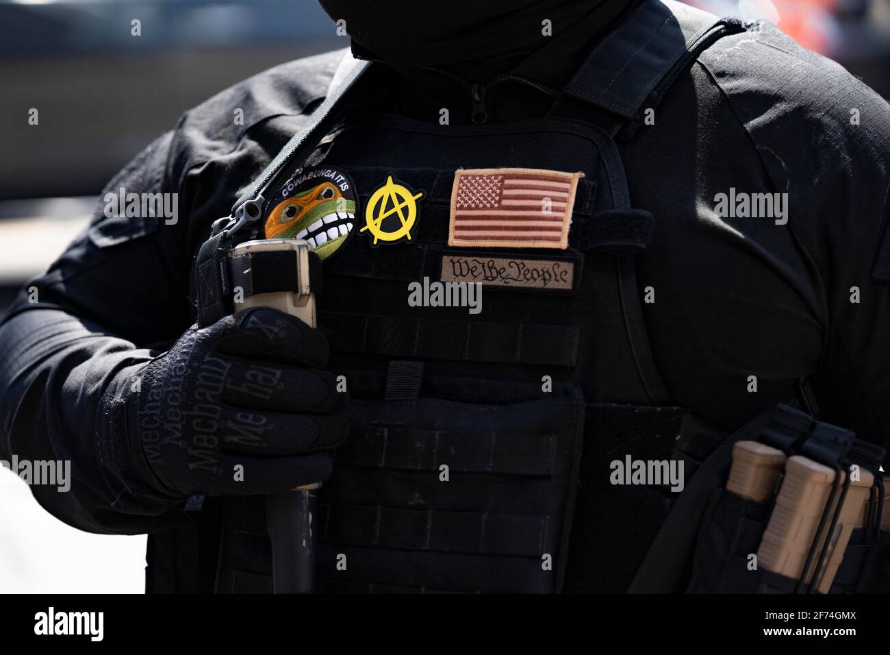 Am 4. April 2021 stand etwa ein Dutzend selbst beschriebener Boogaloo Bois mit halbautomatischen Gewehren vor dem Rathaus und der Polizeibehörde von Ann Arbor. Sie hoffen, dass Omar Saad Shafie, das Thema einer 36-stündigen Pattsituation mit dem SWAT des Landkreises Washtenaw am 24. März, freigelassen wird, da sie behaupten, dass seine Rechte am zweiten Änderungsantrag verletzt wurden. Shafie steht fünf Strafanzeige gegenüber, nachdem seine Eltern ihn bei der Polizei angerufen hatten und behaupteten, er habe sie angegriffen, sei schwer bewaffnet und litt unter einer psychischen Krise, so eine Pressemitteilung der WSCO. Der Protest wurde außerhalb der Ann Arbor Polizeibehörde abgehalten, sogar nicht Stockfoto