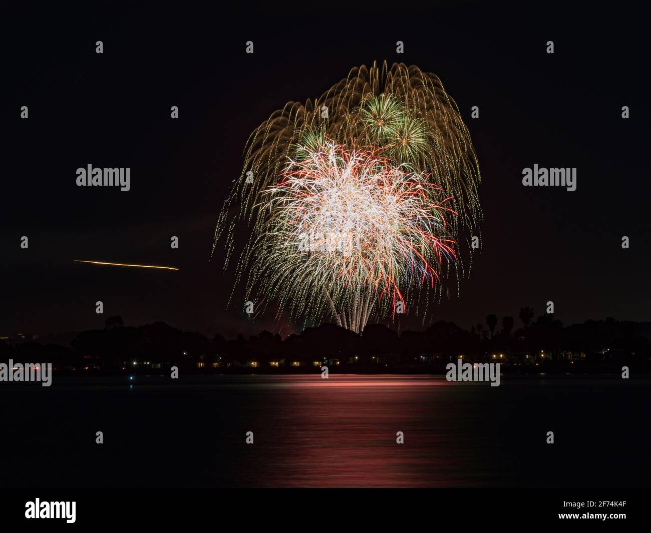 Das nächtliche Feuerwerk im Freizeitpark Sea World San Diego in Kalifornien, USA Stockfoto