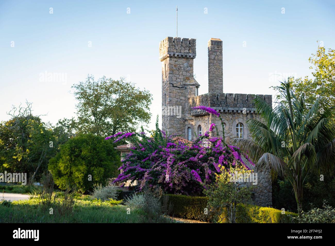 Schloss Quinta da Regaleira - Sintra Portugal - Architektur Hintergrund. Stockfoto