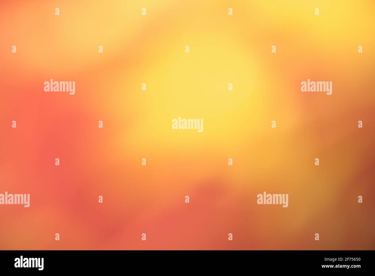 Verschwommener Dunkelroter Und Oranger Hintergrund Mit Linienmuster Defokussierte Abstrakte Goldene Hintergrundkulisse Mit Unscharfe Und Bokeh Verschwommenes Gelbes Wandtuch Stockfotografie Alamy