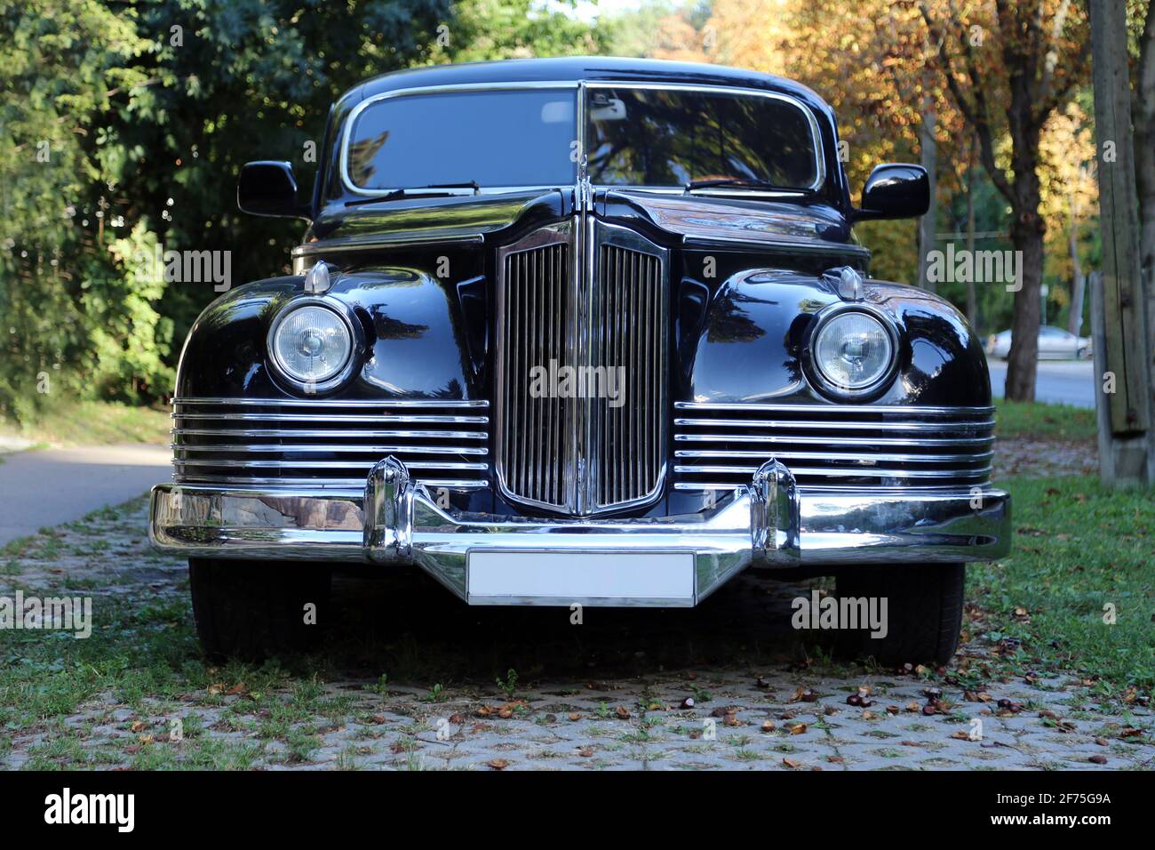 BUDAPEST, UNGARN – SEPTEMBER 9. 2020, ZIS-110 retro russischen Auto auf der Straße auf dem öffentlichen Bereich Budapest Ungarn Stockfoto