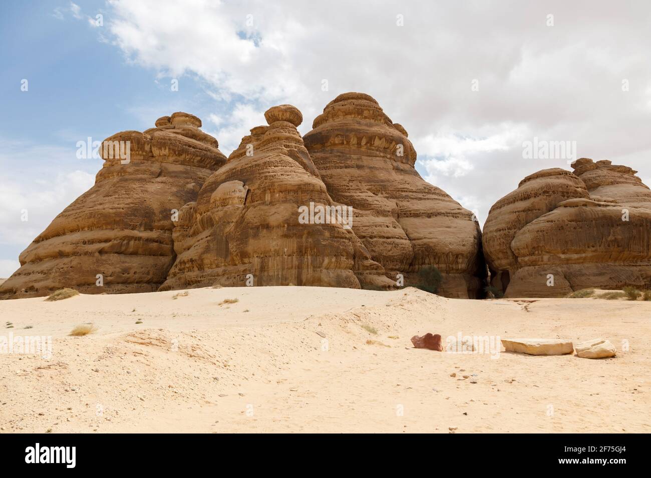 Außenansicht der Felsformation des Siq Jabal Ithlb in Al Ula, Saudi-Arabien Stockfoto