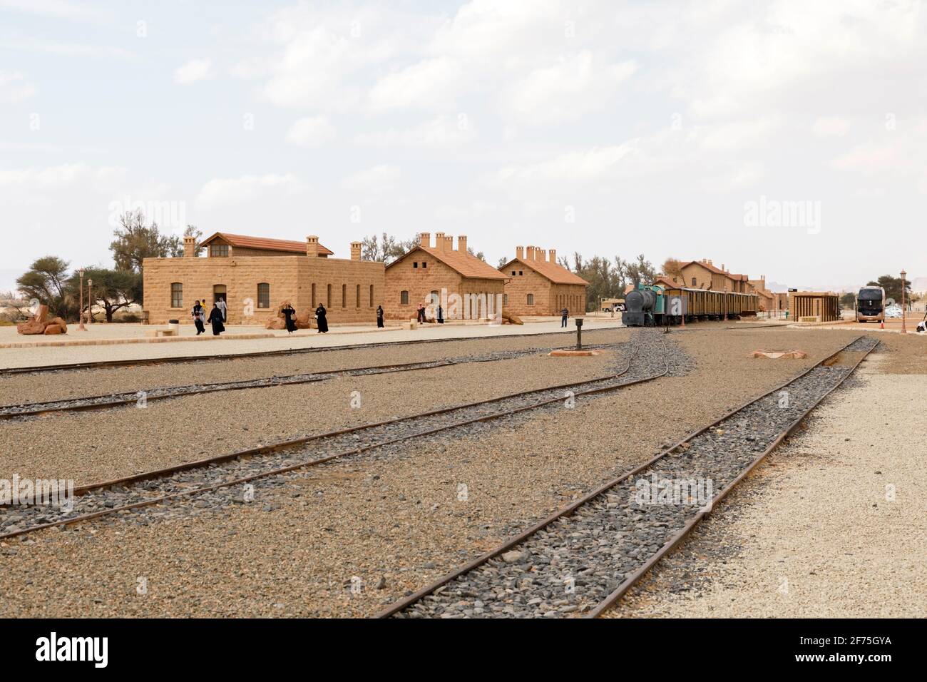 Al Ula, Saudi-Arabien, 19. Februar 2020: Restaurierter Hejaz-Eisenbahnzug, der vom Osmanischen Reich gebaut wurde und von T. E. Lawrence während der Welt explodiert wurde Stockfoto