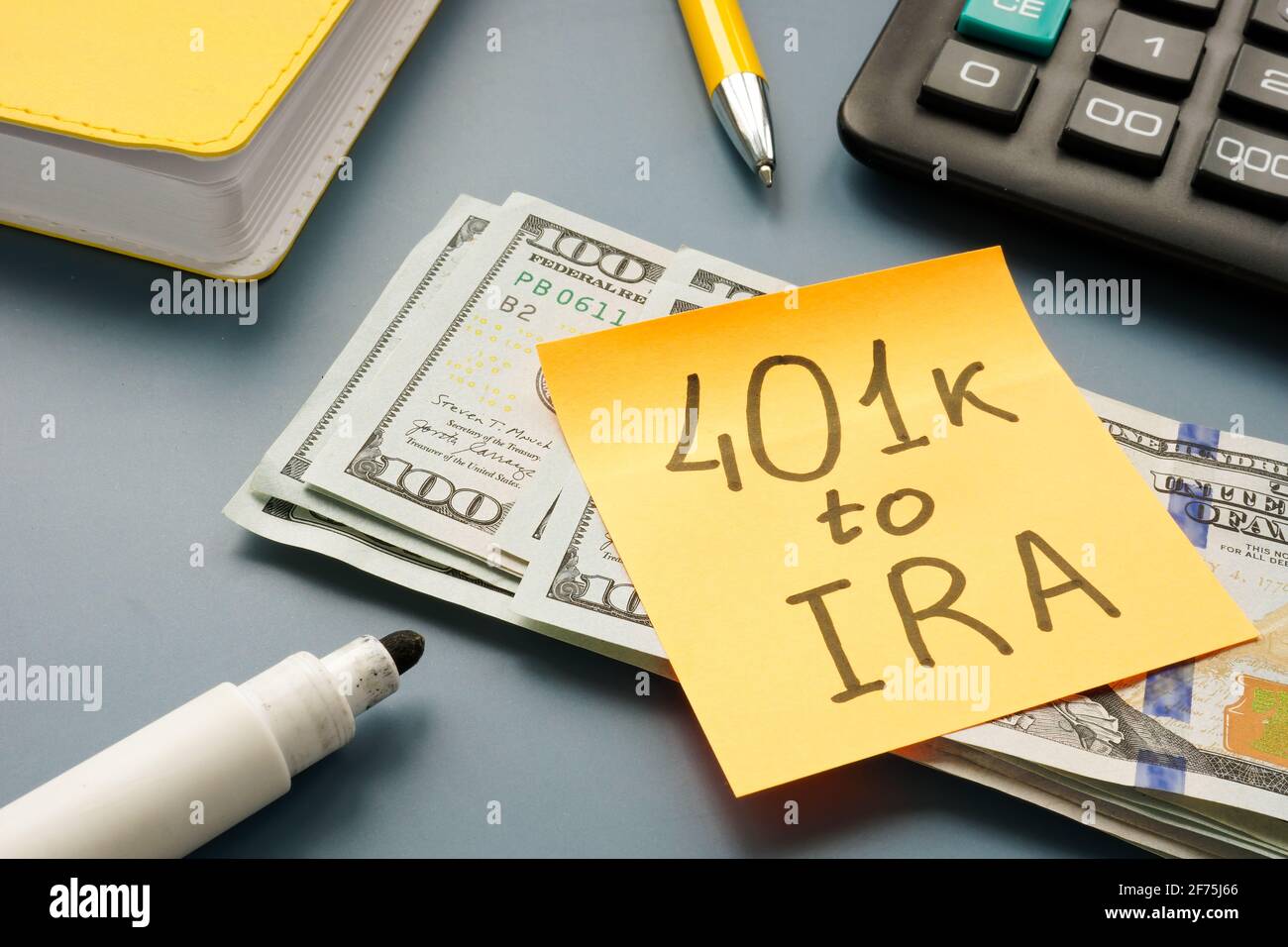 401k auf IRA-Rollover-Wörter auf dem Memostick. Stockfoto 401k auf IRA-Rollover-Wörter auf dem Memostick. Stockfoto