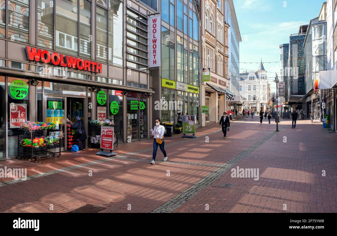 Recklinghausen, Nordrhein-Westfalen, Deutschland - Maskenpflicht in der Altstadt von Recklinghausen in Zeiten der Koronakrise bei der zweiten Sperre, Stockfoto