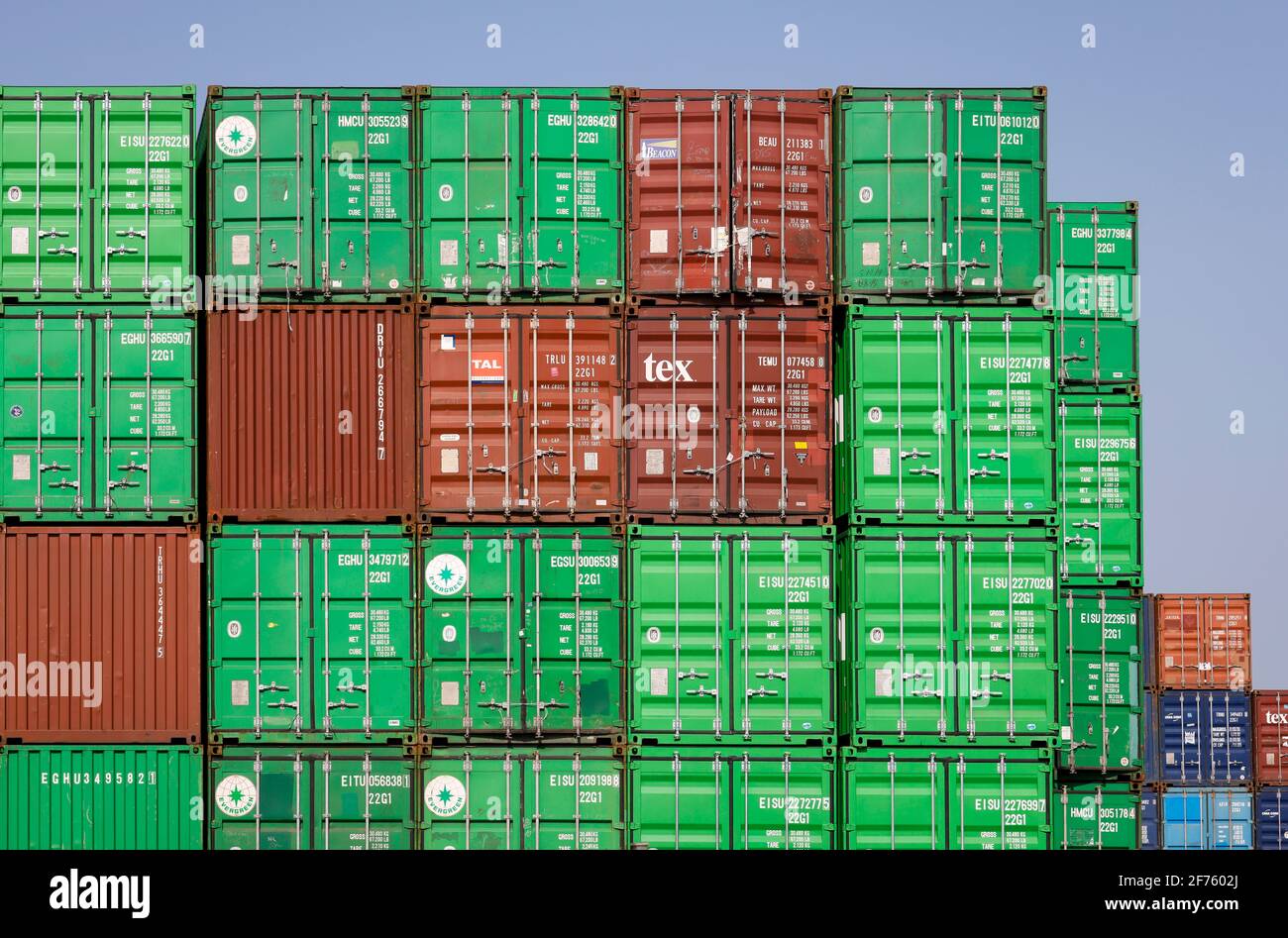 Duisburg, Ruhrgebiet, Nordrhein-Westfalen, Deutschland - Duisburger Hafen, Container am Containerterminal in Duisburg Ruhrort. Stockfoto