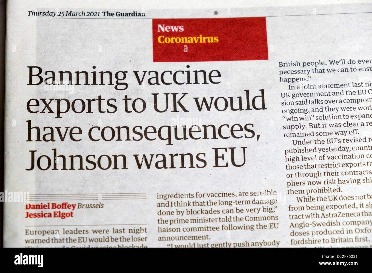 „ein Verbot von Impfstoffexporten nach Großbritannien hätte Konsequenzen, warnt Johnson vor EU-Coronavirus covid, einem Schlagzeilen-Artikel in Guardian, 25. März 2021, Großbritannien Stockfoto