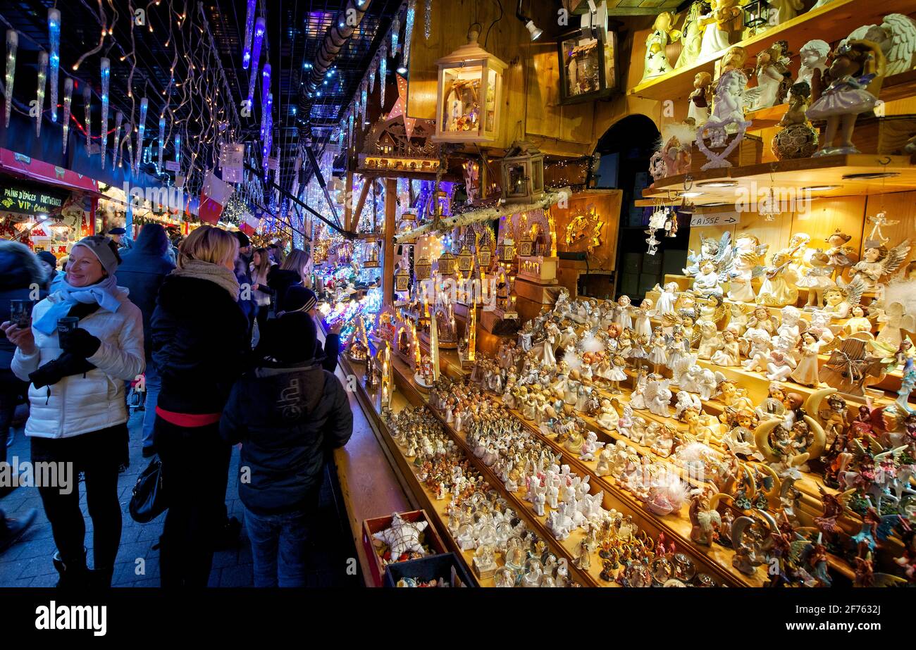 Frankreich, Elsass, Bas-Rhin, Straßburg, Weihnachtsmarkt, Geschäfte. Stockfoto