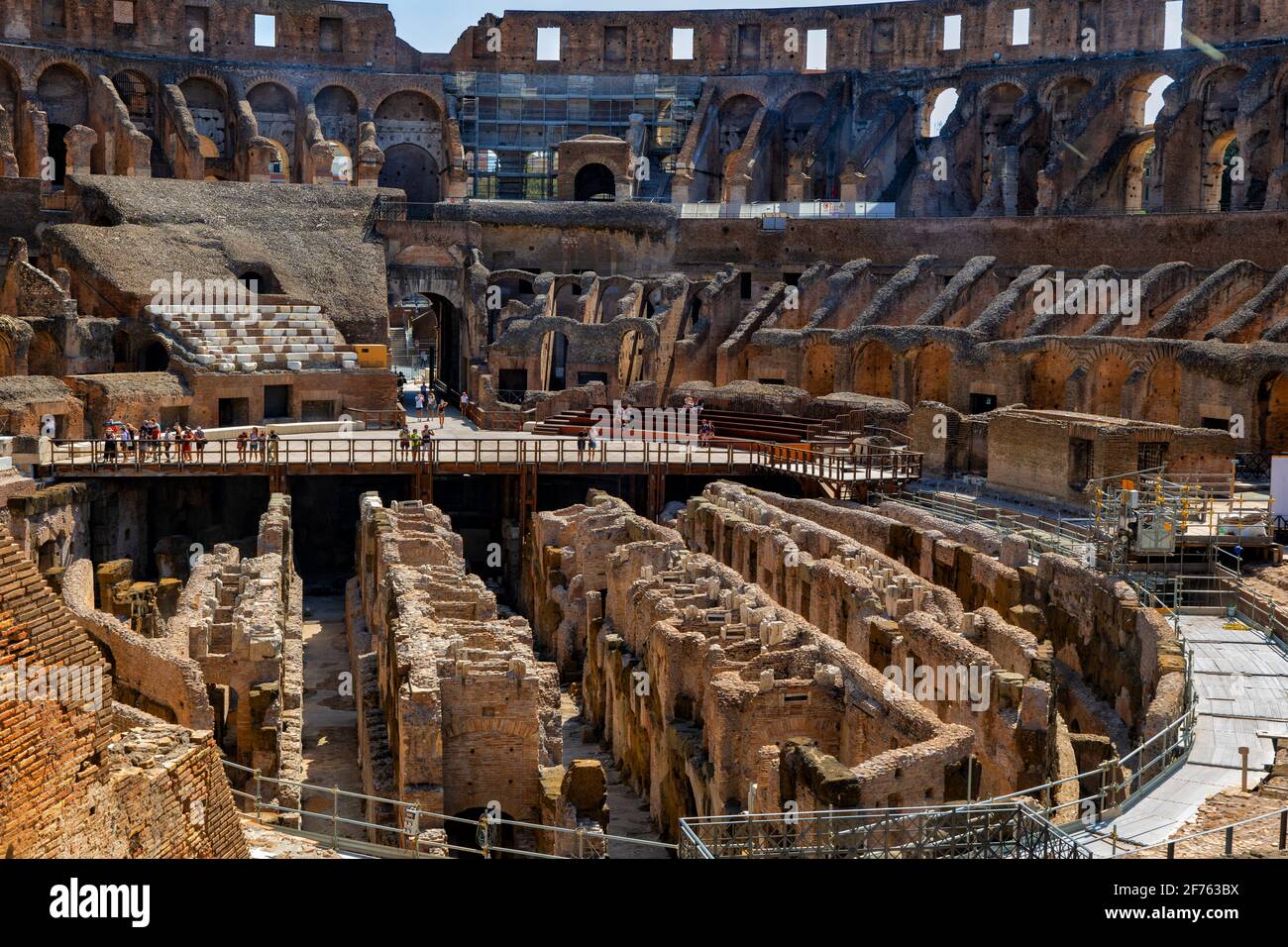 Kolosseum Innenraum in der Stadt Rom, Italien, Flavian Amphitheater, altes Stadion und Hypogeum unter Gladiators Arena Stockfoto