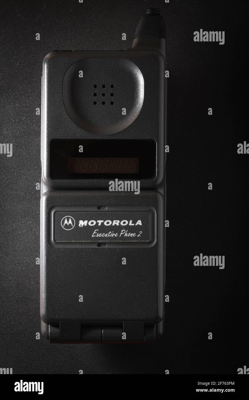 SPANIEN - 01. APRIL 2021: Motorola Executive Phone 2 auf schwarzem Hintergrund. Stockfoto