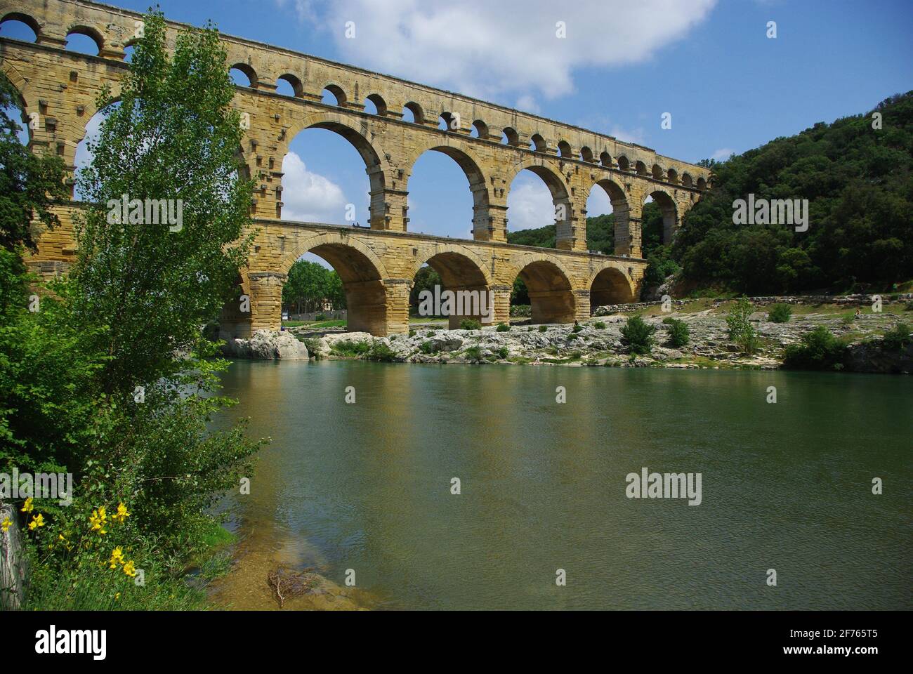 Das römische Aquädukt am Pont du Gard am Fluss Gardon, Frankreich. UNESCO-Weltkulturerbe. Stockfoto