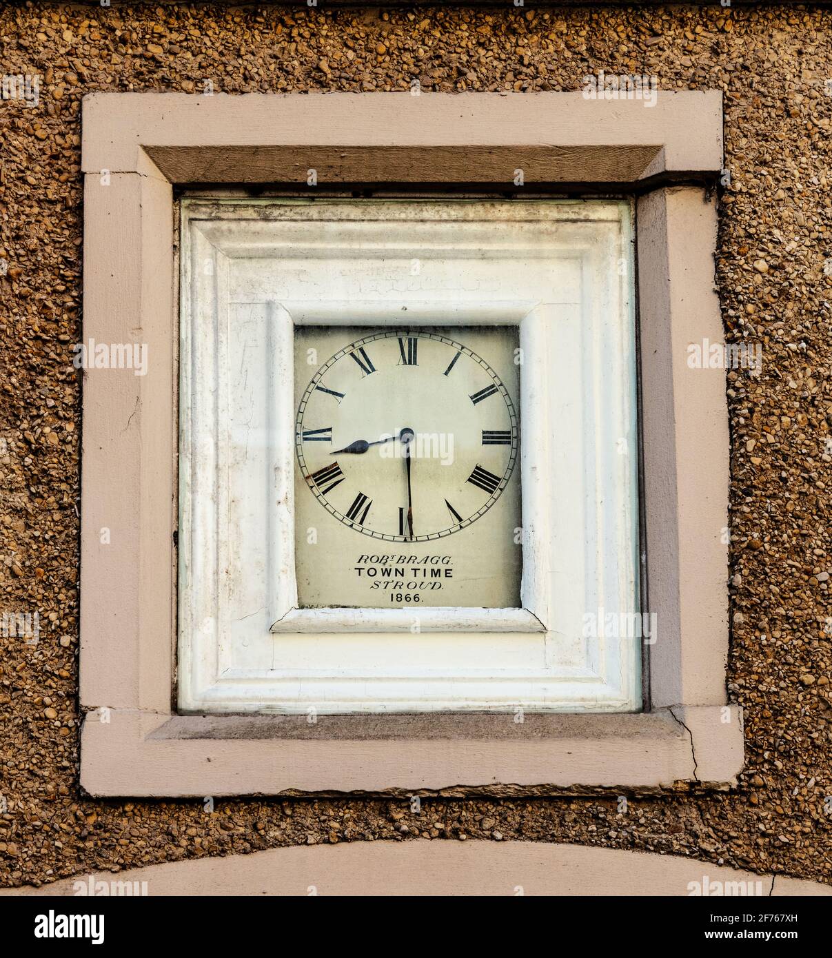 Stroud-Zeituhr bezieht sich auf die Zeit, als Stroud-Zeit 9 Minuten hinter GMT lag, bis die Eisenbahnen eintrafen, Nailsworth, die Cotswolds, England Stockfoto