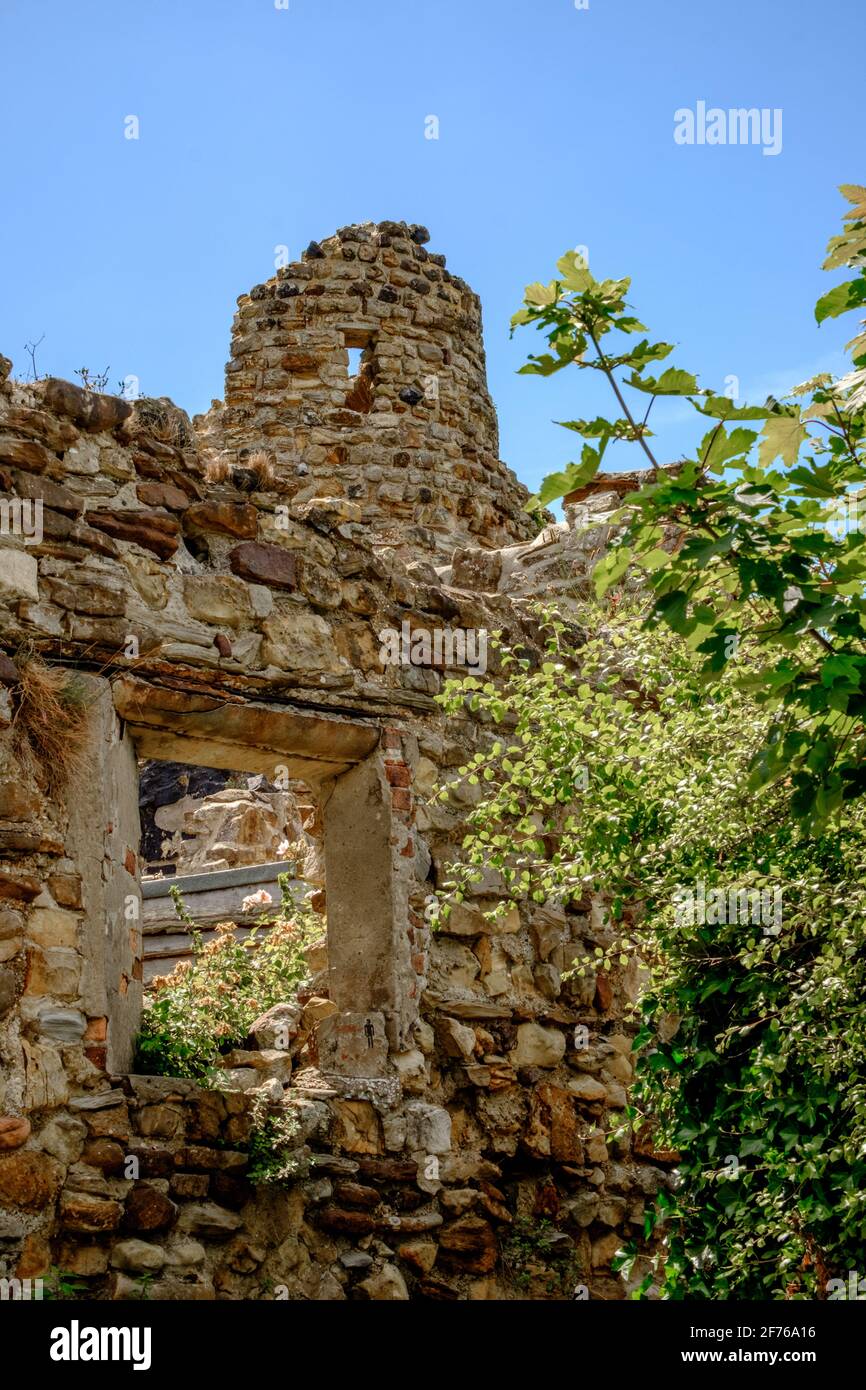 Staycation Idee. Ruinen von Hastings Castle aus dem 12. Jahrhundert auf West Hill Hastings, East Sussex, Südostengland. Stockfoto