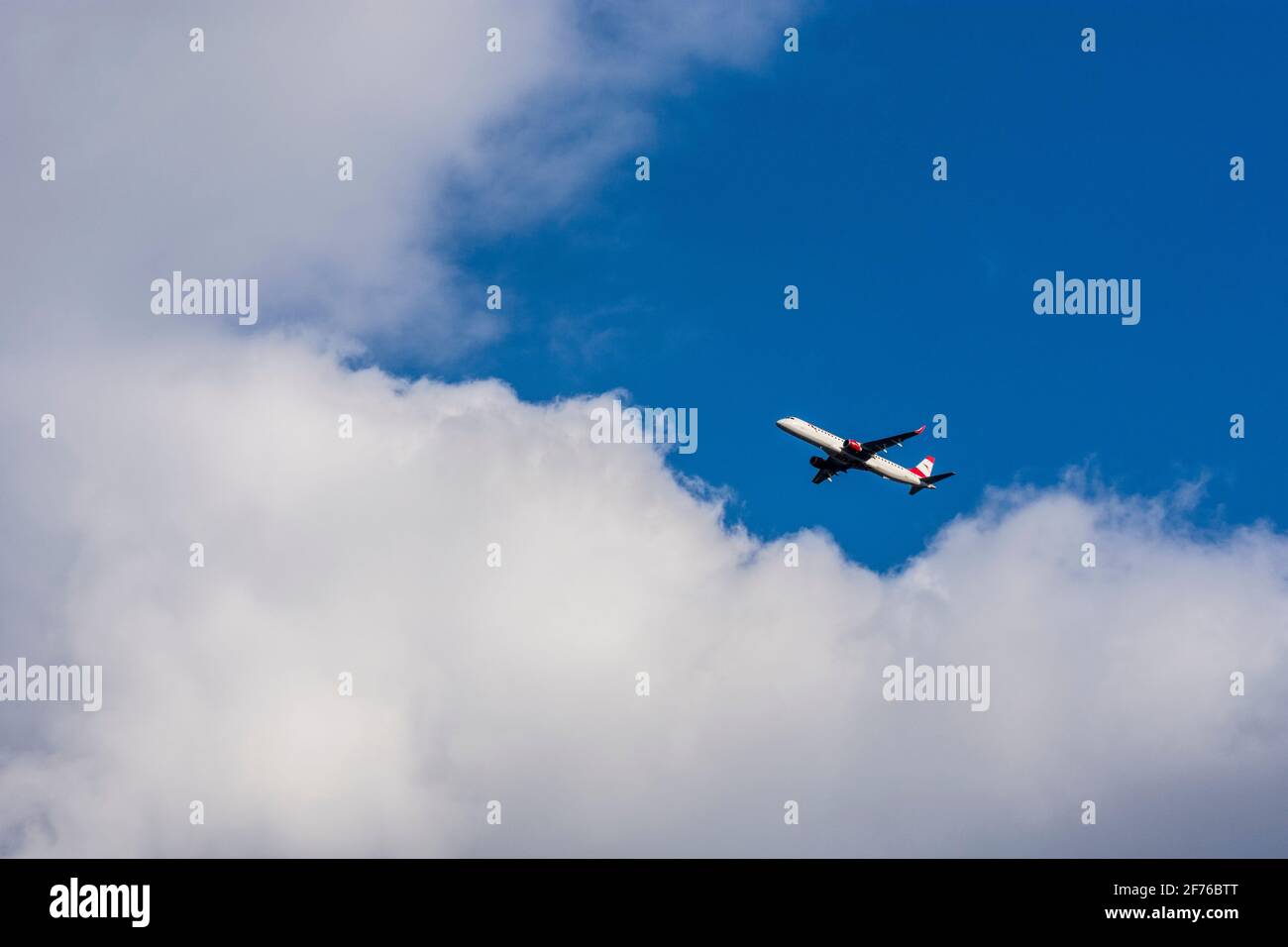 Flugzeug der Austrian Airlines, Embraer 195 in , Wien, Österreich Stockfoto