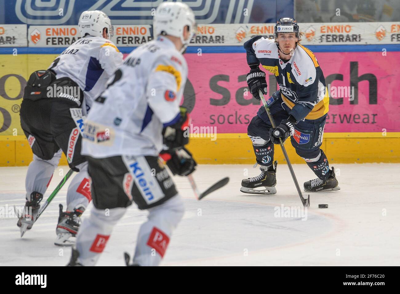 05.04.2021, Ambri, Stadio Valascia, Nationalliga: HC Ambri-Piotta - Fribourg-Gotteron, #11 Johnny Kneubuehler (Ambri) (Schweiz/Kroatien OUT) Stockfoto