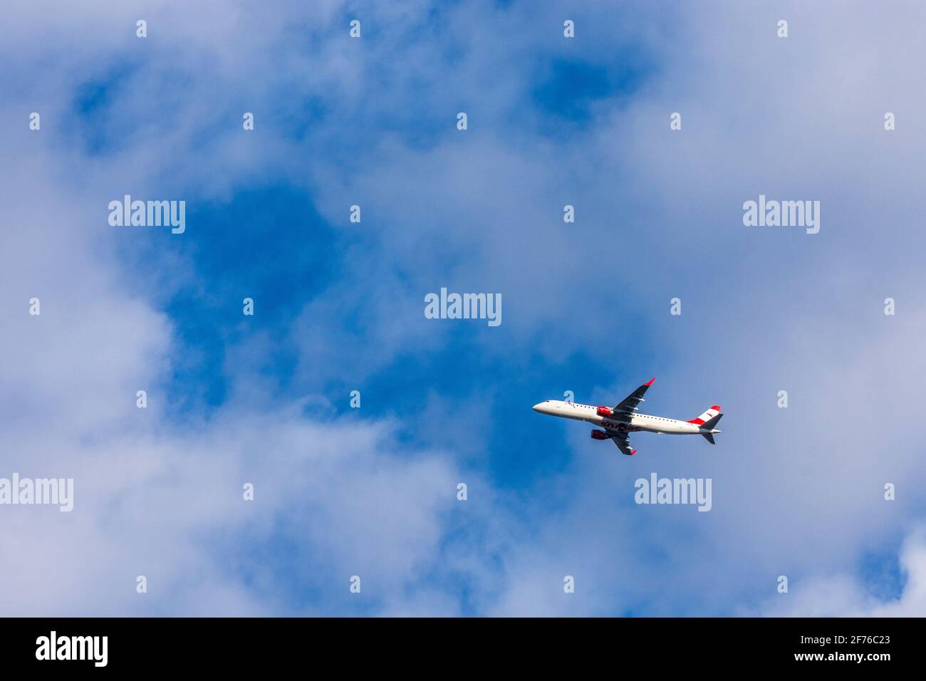 Flugzeug der Austrian Airlines, Embraer 195 in , Wien, Österreich Stockfoto