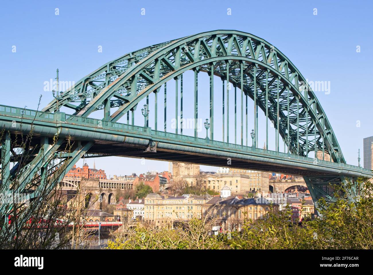 Die legendäre Tyne Bridge wurde 1928 eröffnet, um Newcastle und Gateshead zu verbinden, indem sie den Fluss Tyne in Tyne und Wear, Nordostengland, überspannt. Stockfoto