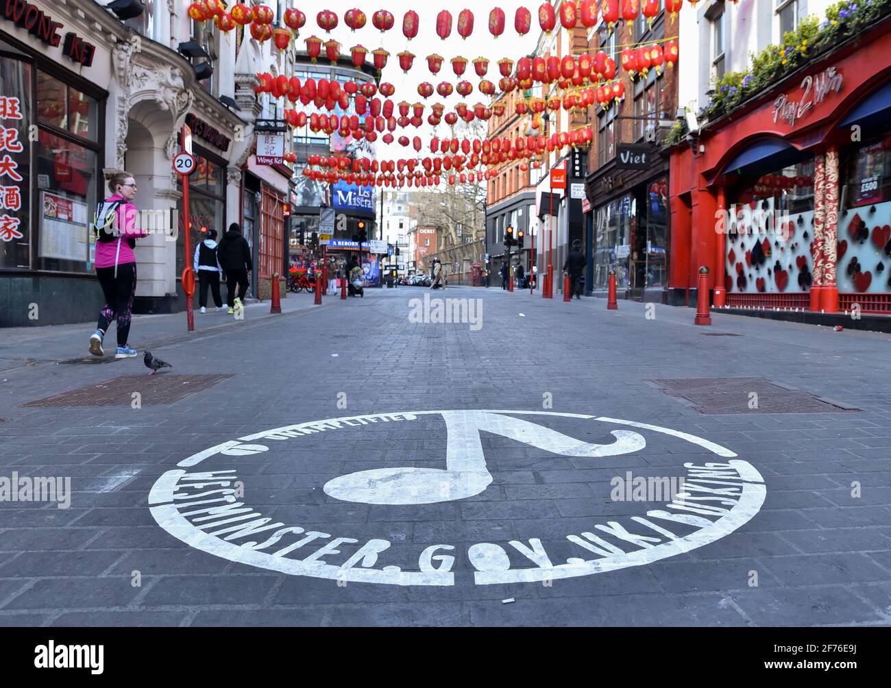 Chinatown, London, Großbritannien. April 2021. Der westminster council führt neue Sammellizenzen und ausgewiesene Stellplätze ein. Kredit: Matthew Chattle/Alamy Live Nachrichten Stockfoto