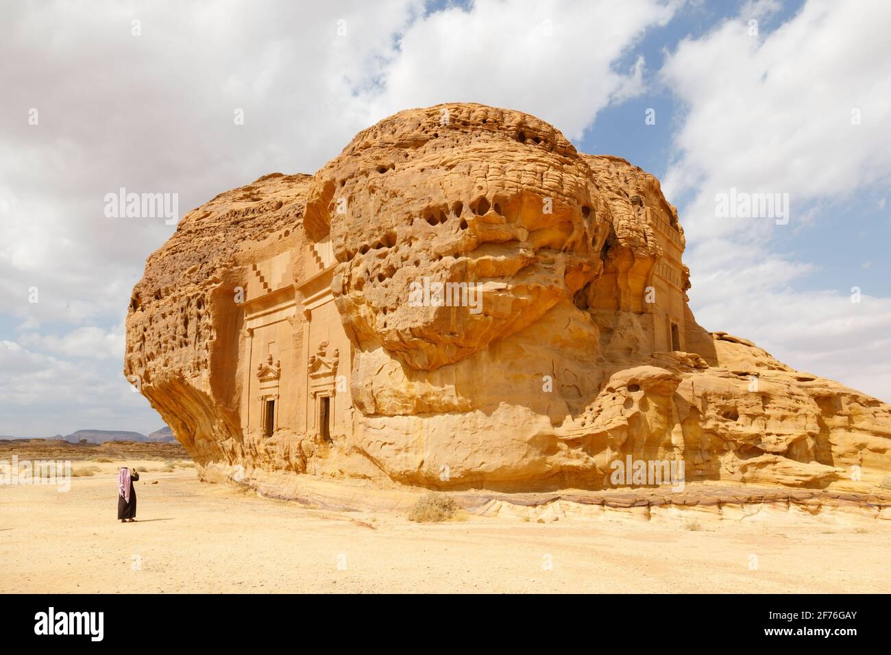 Al Ula, Saudi-Arabien, Februar 19 2020: Ein Saudi-Arabien fotografiert die Gräber von Jabal Al Ahmar, KSA Stockfoto