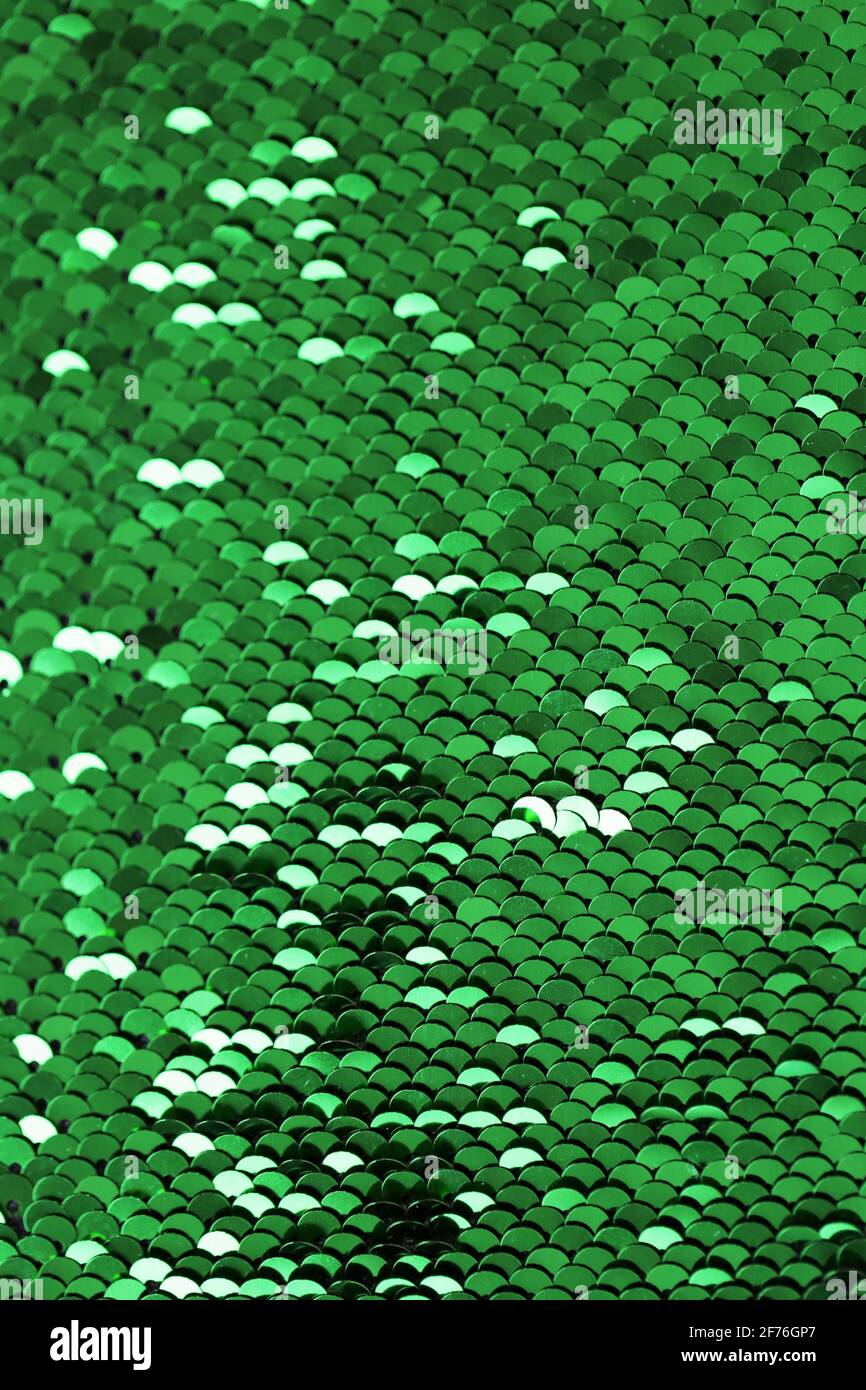 Pailletten grün glänzend background.sequin Muster.Textur mit Pailletten Nahaufnahme.Skalen Hintergrund.glänzende Textur Material .schillernde Qualität.funkelnd Stockfoto