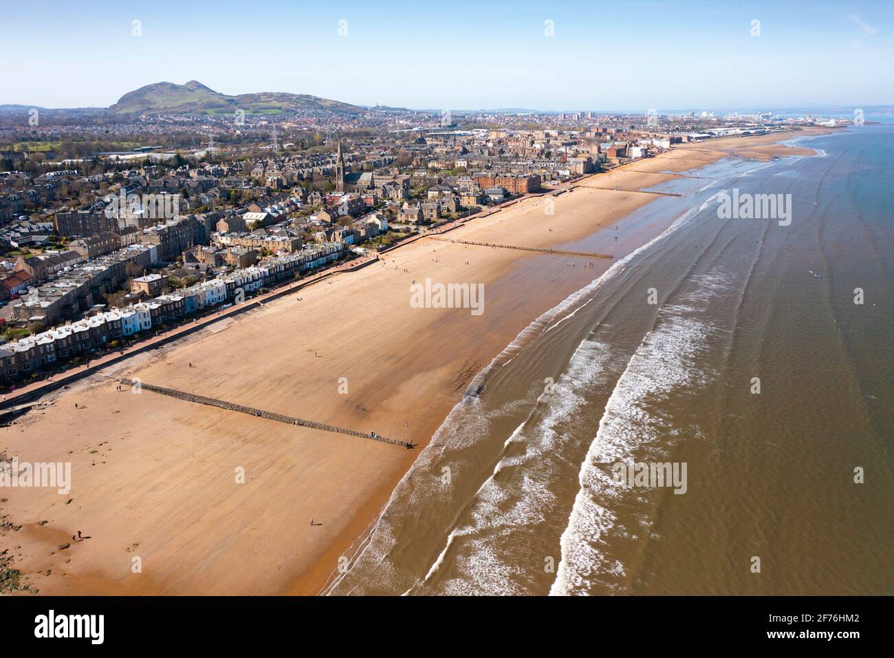 Luftaufnahme des Strandes von Portobello in Portobello, Edinburgh, Schottland, Großbritannien Stockfoto