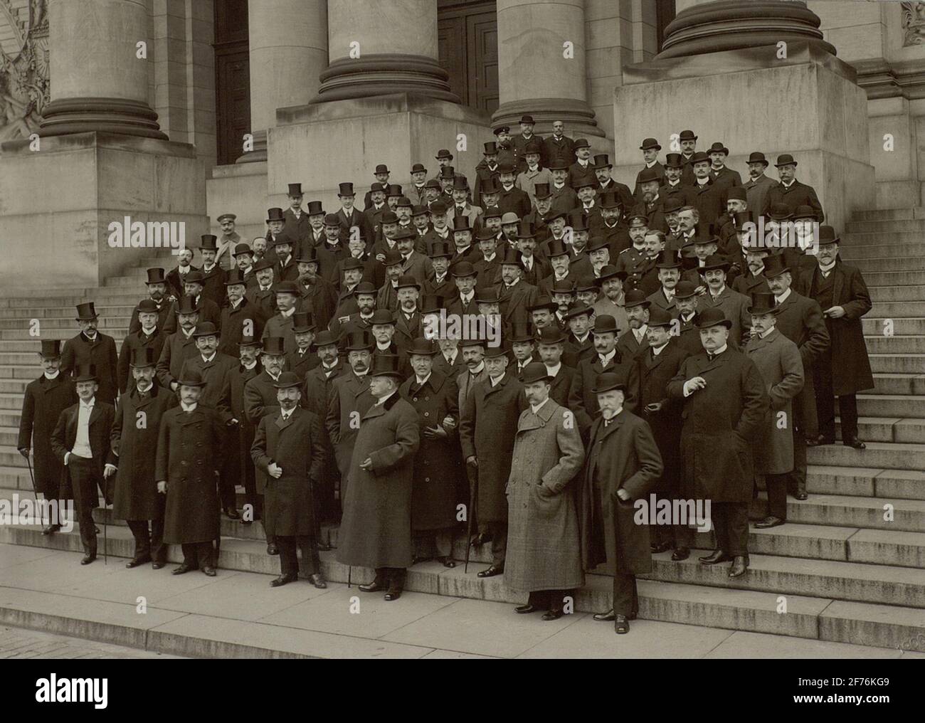 Gruppenbild der ersten drahtlosen Telegrafenkonferenz in Berlin 1906. Stockfoto