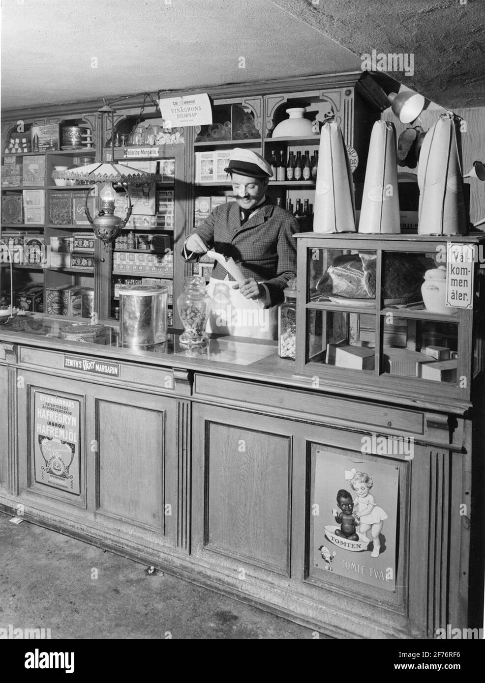 Die Jahrhundertwende auf LO Ausstellung Rekonstruktion eines Geschäfts der Genossenschaft PAN in Malmö, wo per Albin Hansson als kaufmännischer Assistent arbeitete. Stockfoto
